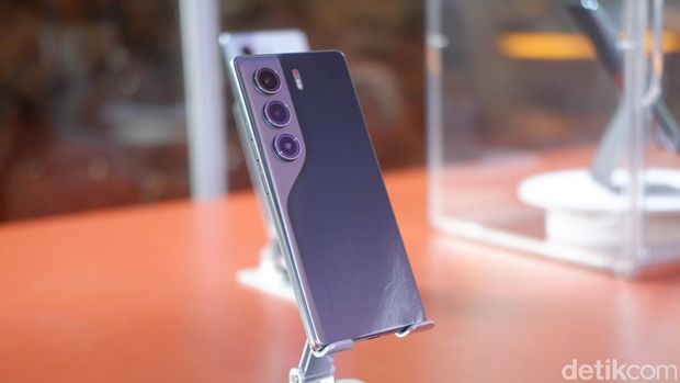 Tecno Camon 40