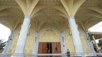 Masjid yang berada di samping SPBU Pertamina 34-17541 ini memiliki konsep yang unik.