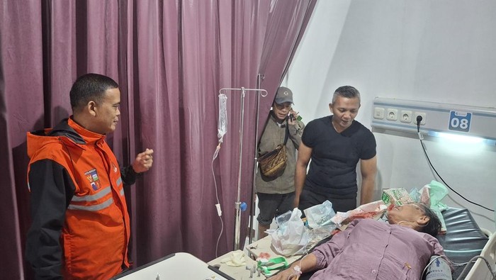 Wakil Wali Kota Bogor Jenal Muttaqin saat menjenguk korban