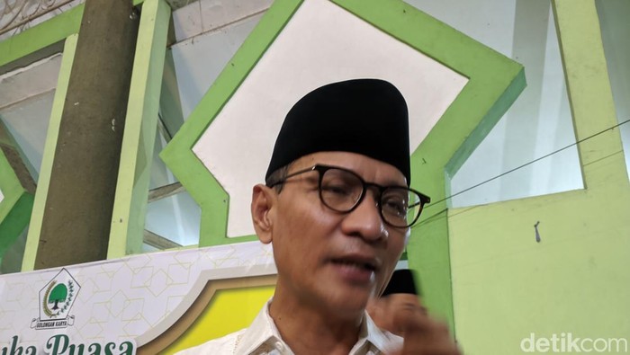 Wali Kota Mataram Mohan Roliskana ditemui di Mataram, Senin (17/3/2025). (Ahmad Viqi/detikBali).