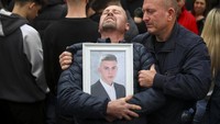 Lebih dari 160 orang terluka dalam kebakaran itu, termasuk 45 orang yang menderita luka sangat serius. Banyak dari mereka telah diterbangkan ke rumah sakit di negara tetangga Bulgaria, Yunani, Serbia, dan Turki untuk perawatan spesialis. (AP Photo/Armin Durgut)