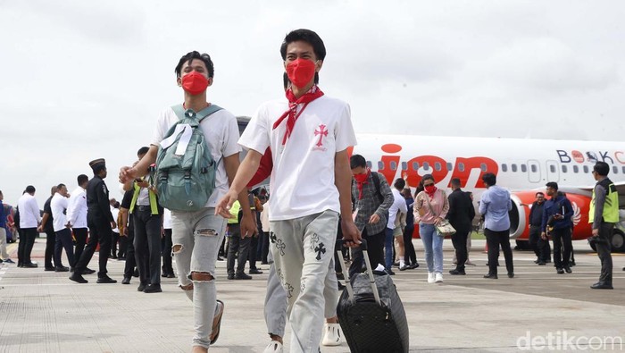 WNI Korban Online Scam Tiba di Tanah Air Pemerintah Indonesia memulangkan 554 WNI korban online scam di Myanmar. Pada tahap pertama sebanyak 416 WNI dipulangkan melalui dua penerbangan pada hari ini (18/3).