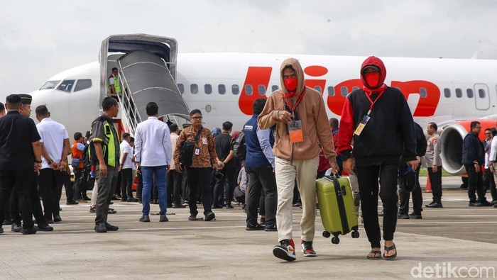 Pemerintah Indonesia memulangkan 554 WNI korban online scam di Myanmar. Pada tahap pertama sebanyak 416 WNI dipulangkan melalui dua penerbangan pada hari ini (18/3).