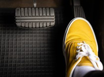 Berencana Mudik Jarak Jauh? Waspadai Risiko Kaki Bengkak Jika Punya Riwayat Ini