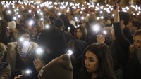 Pihak berwenang mengatakan kebakaran klub malam di kota bagian timur itu pada Minggu dini hari disebabkan oleh penggunaan kembang api di dalam ruangan. AP Photo/Boris Grdanoski