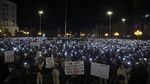Lilin dan Senter Menyala Tuntut Kebakaran Kelab Malam di Makedonia Utara