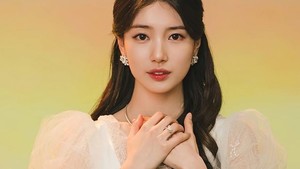 Bae Suzy, mantan member Miss A masuk ke daftar ini karena dianggap sebagai icon kencantikan karena penampilannya di Doona. Foto: Instagram/@skuukzky