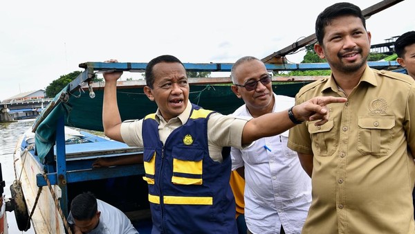 Menteri ESDM Bahlil Sapa Nelayan di Banjarmasin