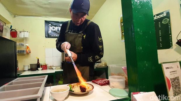 Bakmi Mie Piring Joni Abadi di Bandung.