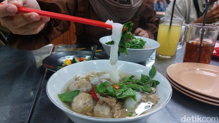 Bakso kuah bening di Outlet Bakso Bintang Asia Bandung