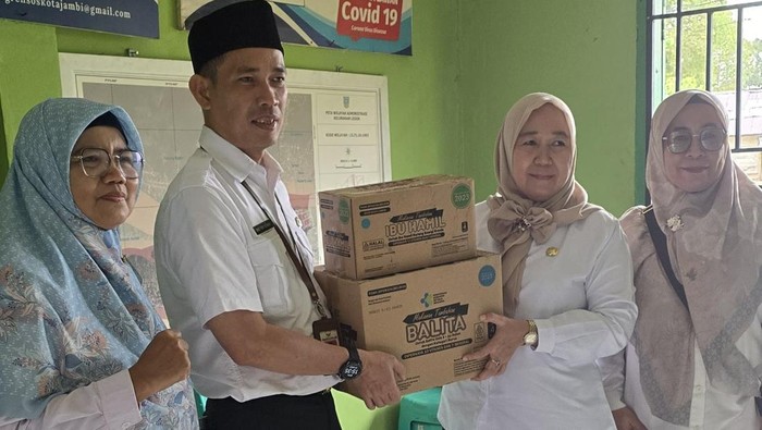 Bantuan obat-obatan disalurkan Dinkes Jambi ke warga terdampak banjir