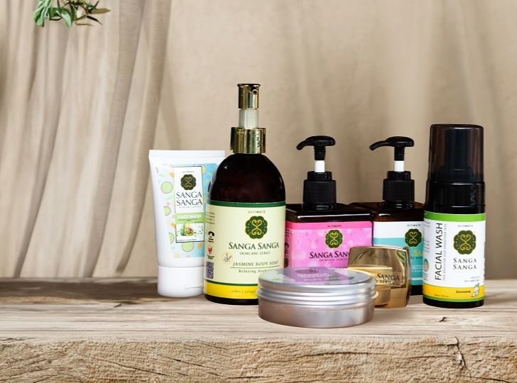 Beberapa produk kosmetik Sanga Sanga yang berbahan herbal.
