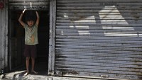 Melansir Reuters, kekerasan Senin (17/3/2025) di kota India bagian tengah tersebut merusak banyak kendaraan dan melukai beberapa orang, di antaranya sedikitnya 15 personel polisi, salah satunya dalam kondisi serius, kata seorang petugas polisi yang berbicara dengan syarat anonim.