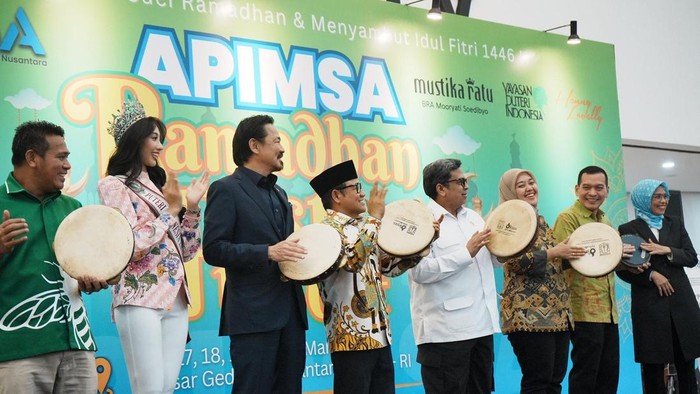 BPJPH menandatangani nota kesepahaman (MoU) Jaminan Produk Halal dengan Asosiasi Pengusaha Kecil Menengah Mikro Nusantara. (dok Ist)