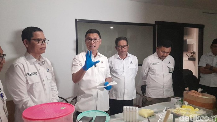 BPOM RI menyidak produk kosmetik ilegal dengan bahan berbahaya.