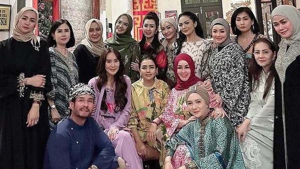 8 Foto Geng Artis Kepompong Bukber, Dihadiri Mayangsari Hingga Krisdayanti