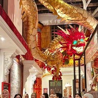 Mayang tampil fresh dengan busana berwarna kuning cerah. Sementara Krisdayanti memilih perpaduan warna biru keunguan, pink, dan coklat. Dan Ina Thomas memilih busana bernuansa lilac. Foto: Instagram