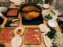 CEO Hotpot Diboikot dan Kue Anniversary Mukesh Ambani 30 Kg