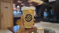 Racikan Coffee Creamy dapat menjadi pesanan kopi susu yang segar. Konsistensinya creamy dengan rasa espresso yang tak terlalu kuat sehingga lembut jika dipesan untuk menu buka puasa. Foto: detikcom/Diah Afrilian