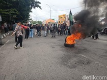 Mahasiswa Demo Tolak Revisi UU TNI di DPRD Sulsel, Jalan ke Flyover Ditutup