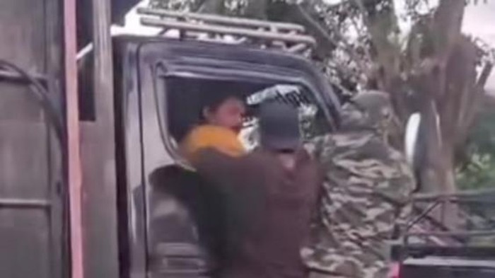 Dua pria memalak sopir truk di Palembang viral di media sosial