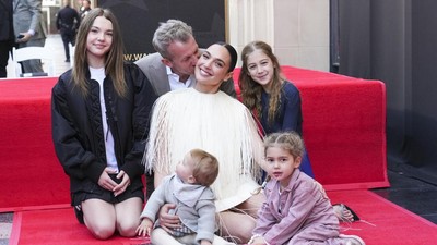 Foto: Gal Gadot Dapat Hollywood Walk of Fame, Diprotes Pro Palestina