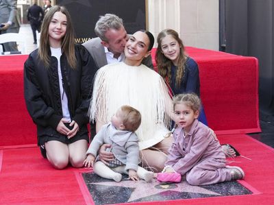 Foto: Gal Gadot Dapat Hollywood Walk of Fame, Diprotes Pro Palestina