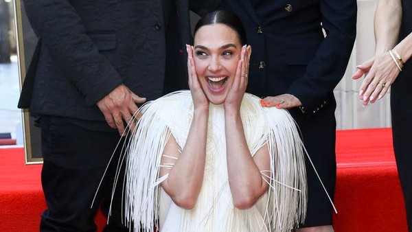 Potret Massa Pro Palestina Geruduk Peresmian Walk of Fame Gal Gadot
