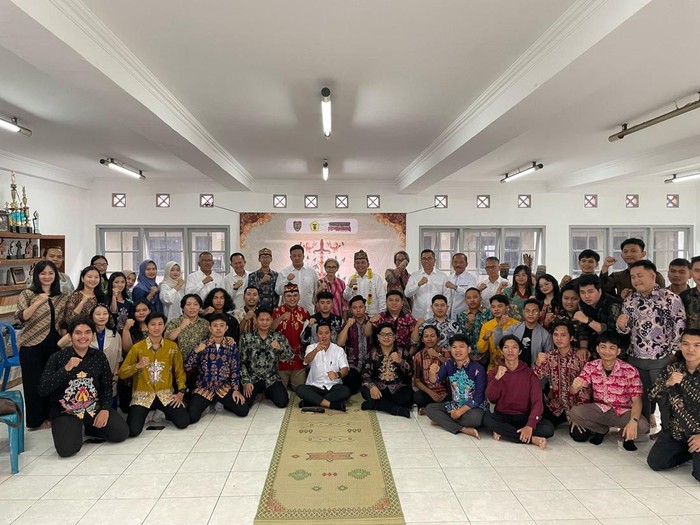 Gubernur Agustiar Sabran mengunjungi mahasiswa Kalteng yang berkuliah di Yogyakarta