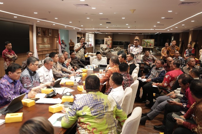 Gus Ipul Ajak Kepala Daerah Se-NTT Sukseskan DTSEN & Sekolah Rakyat