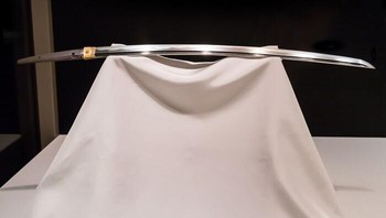Pedang samurai legendaris yang diciptakan oleh ahli pembuat pedang Goro Masamune, merupakan harta nasional yang berharga. Diwariskan turun-temurun kepada para shogun, pedang ini hilang selama pendudukan AS di Jepang setelah Perang Dunia II. Foto: Boredpanda