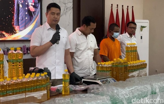 home industri minyak goreng ilegel digerebek di mojokerto