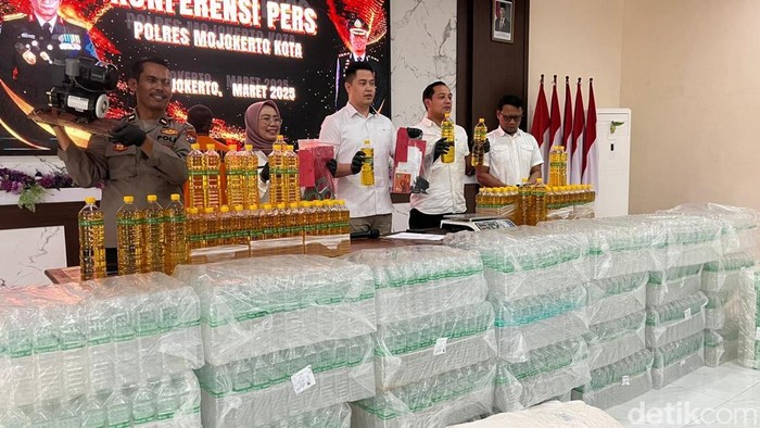 Home industry minyak goreng ilegal di Mojokerto