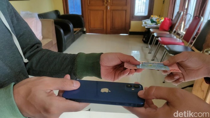 Ilustrasi sewa handphone