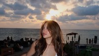FDi Instagram, bintang film Mekah Im COming tersebut sering membagikan keseruannya sehari-hari, salah satunya saat kulineran. oto: Instagram @jennifercoppenreal20