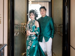Foto Sangjit Jessica Jane-Erwin Phang, Mesra & Serasi Berbusana Warna Emerald