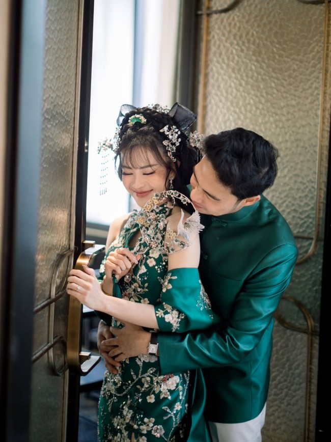 Semakin mendekati hari pernikahan, Jessica dan Erwin tampak makin lengket dan mesra. Keduanya pun terlihat beberapa kali memamerkan kemesraan mereka di pemotretan tersebut. Foto: Inatagram/@jessicajane99