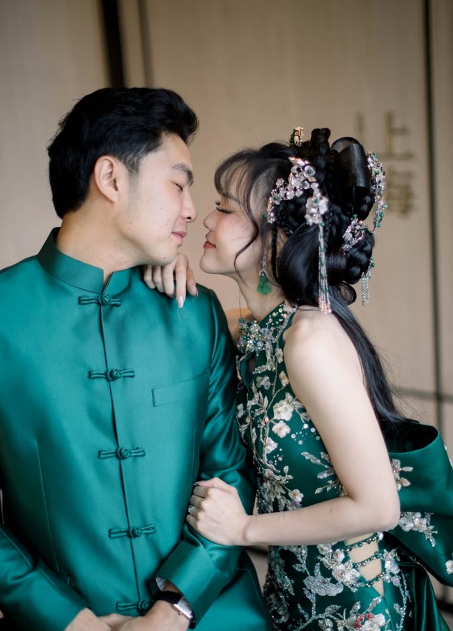 Pamer pose mesra, keduanya tampil romatis. Saling berhadap-hadapan dan bertatapan, keduanya sukses bikin ikut baper. Foto: Inatagram/@jessicajane99