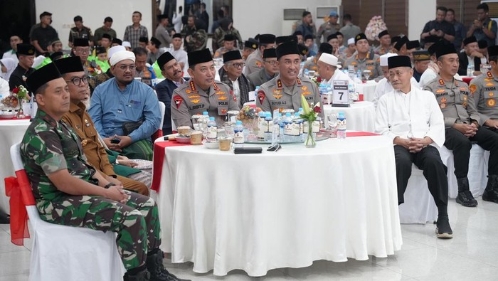 Kapolri Jenderal Listyo Sigit Prabowo silaturahmi dan bukber dengan tokoh ulama dan masyarakat Banten kemarin sore.
