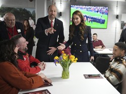 Kate Middleton Langgar Aturan Fashion Klasik di Pertandingan Rugby