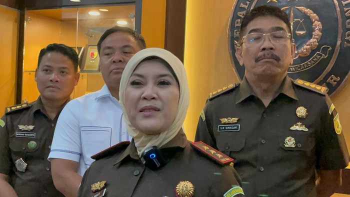 Kepala Kejati Jatim Mia Amiati
