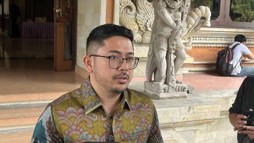 Ketua Komisi II DPRD Bali, Agung Bagus Pratiksa Linggih atau Ajus Linggih, saat ditemui di kantornya, Rabu (19/3/2025). (Rizki Setyo/detikBali)