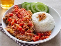 Nagih! 3 Ayam Goreng Khas Indonesia Ini Populer Banget di Malaysia