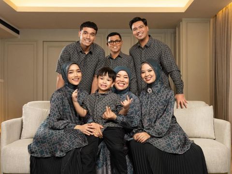 Koleksi sarimbit keluarga untuk Lebaran 2025