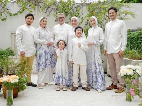 Koleksi sarimbit keluarga untuk Lebaran 2025