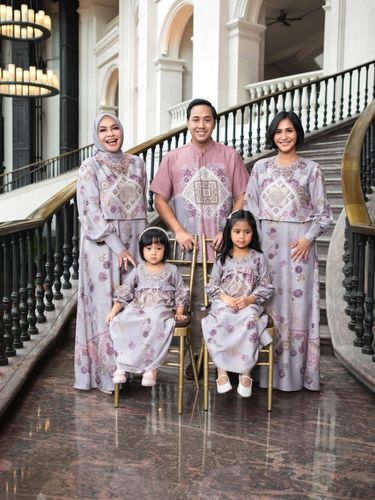 Koleksi sarimbit keluarga untuk Lebaran 2025