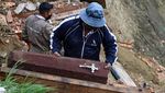 Makam di Bolivia Longsor, Warga Ramai-ramai Pindahkan Jenazah