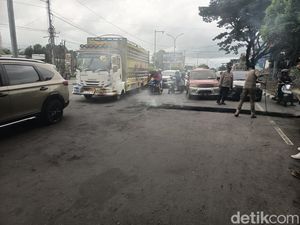Mahasiswa Demo Tolak Revisi UU TNI di DPRD Sulsel Bubar, Lalin Kembali Lancar