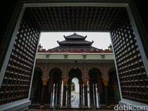 Melihat Masjid dengan Menara Gurita di Bekasi