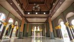 Melihat Masjid dengan Menara Gurita di Bekasi